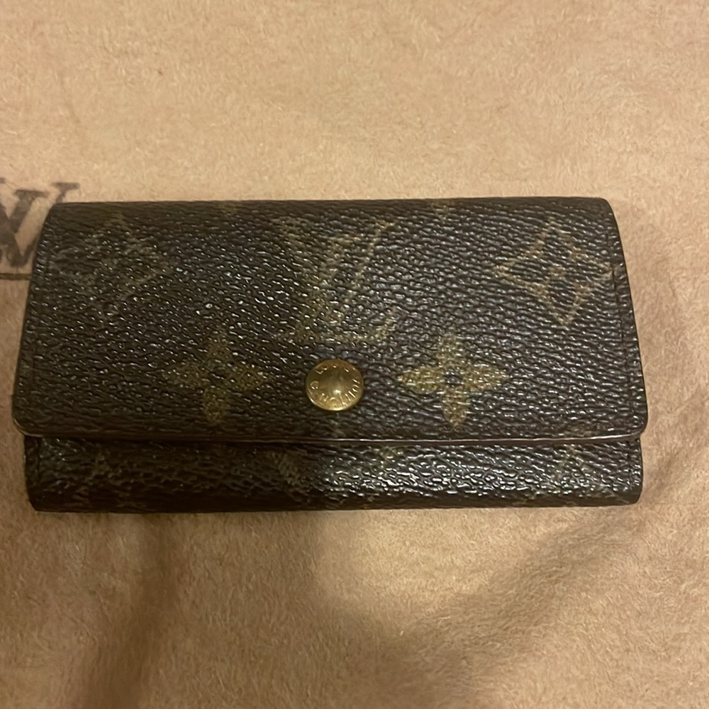 LV MONO KEY POUCH - Picture 2 of 9